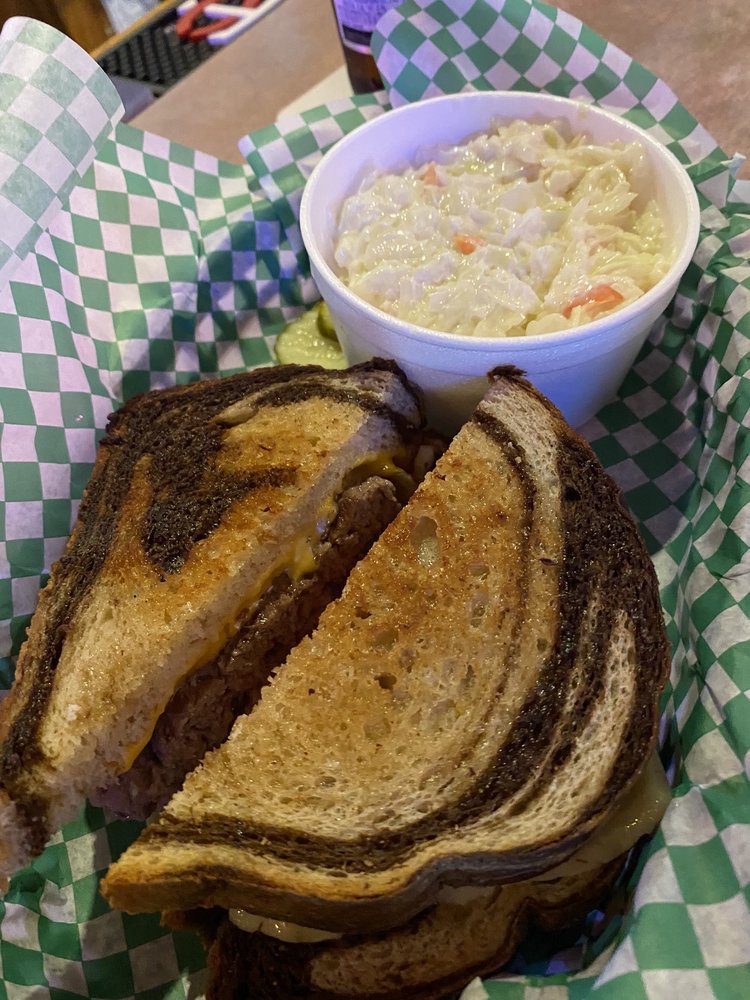 DAWN’S CORNER BAR & GRILL Updated September 2024 46 Photos 200