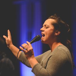 Wenatchee First Assembly of God - Singing to God helps us to connect with Him in a powerful way.