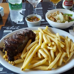 Taliato - Fraudinha a la rafa com farofa, fritas e salada caesar  Muito bom e bem servido