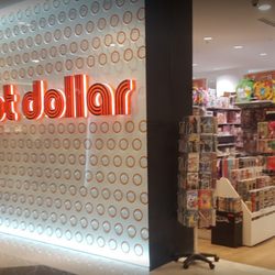 Hot Dollar Macquarie Centre - View of the shop