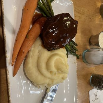 Good Times Cafe - Filet mignon with all the fixings - American Near Me - Cabazon, California