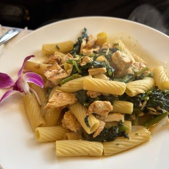 Mangiamo - Rigatoni Chicken Broccoli Tray - Pizza Near Me - Paramus, New Jersey