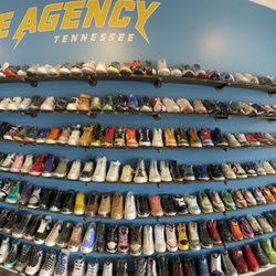 Free Agency TN - Sneaker wall