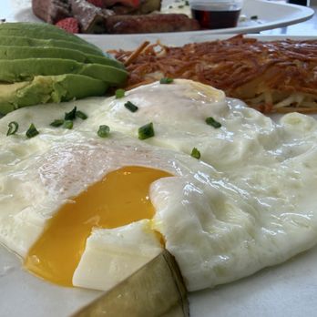Dots Cafe - Breakfast Plate - Cafes Near Me - Pasadena, California