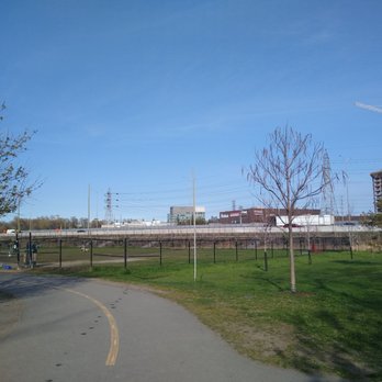 Hampton Park - Fenced in area where dogs can run off leash. - Dog Parks Near Me - Ottawa, Ontario