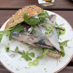 Hafencafe Burkana - 1A Matjesbrötchen