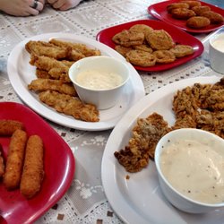Willie’s Wagon Wheel - Appetizers of Mozzarella sticks, spokes, and fried green tomatoes