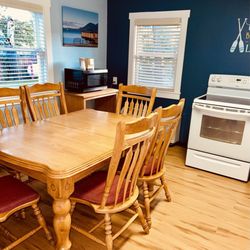 Skylark Shores Resort Lake County - Kitchen area with table and oven