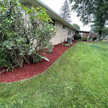 Bradys Landscaping - Mulch edging and trimming - Lawn Services Near Me - Canton, Ohio