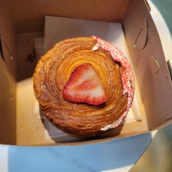 Un Attimo Coffee - Strawberry New York Roll - Coffee & Tea Near Me - Plantation, Florida Un Attimo Coffee - Strawberry New York Roll - Coffee & Tea Near Me - Plantation, Florida