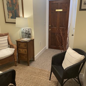 Charlottesville Psychiatry - 2nd Floor Waiting Room - Psychiatrists Near Me - Charlottesville, Virginia Charlottesville Psychiatry - 2nd Floor Waiting Room - Psychiatrists Near Me - Charlottesville, Virginia