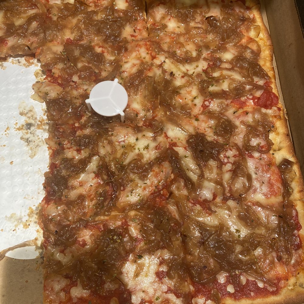 Plain Brooklyn Pizza with extra caramelized onions Plain Brooklyn Pizza with extra caramelized onions