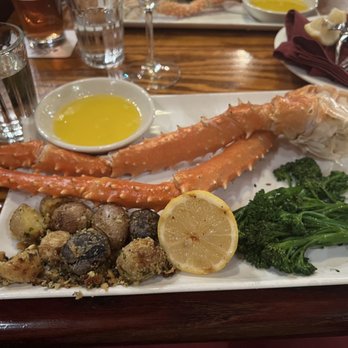 Glacier BrewHouse - King crab legs, potato's (had such good flavor) and broccoli - American Near Me - Anchorage, Alaska Glacier BrewHouse - King crab legs, potato's (had such good flavor) and broccoli - American Near Me - Anchorage, Alaska