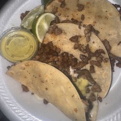 Que Rico Tacos - Beef or bistek tacos  10/10