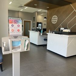 Texas Health Breeze Urgent Care - Dallas - Front desk entrance