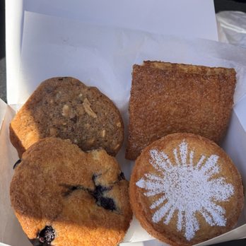 Kasama - Cookie, Apple handle, blueberry muffin, huckleberry pastry. - Filipino Near Me - Chicago, Illinois