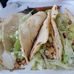 El Mercadito - Según "Quesadilla" hasta el hambre se me fué. Pedí 2 y me dieron 4 por 18 dólares.