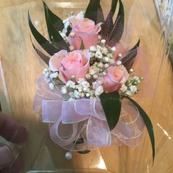 Linda's Flowers & Gifts - Great small corsage at a great price. Thanks Linda, for yet another creation.