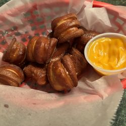 The Bridge Grill and Oyster Bar - Awesome pretzel bites