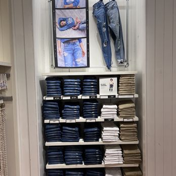 American Eagle Outfitters - Store located in the valencia mall! It is fully stocked! Clothes are the cutest! The store itself is Super clean! - Outlet Stores Near Me - Valencia, California American Eagle Outfitters - Store located in the valencia mall! It is fully stocked! Clothes are the cutest! The store itself is Super clean! - Outlet Stores Near Me - Valencia, California
