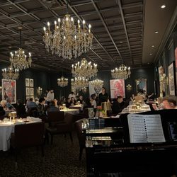 Papi's - Small room that's worth the wait for.