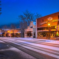 Dunsmuir Hardware - Dunsmuir Hardware in an early winter morning