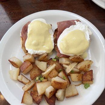 Chestnut Diner - Eggs Benedict - Diners Near Me - San Francisco, California Chestnut Diner - Eggs Benedict - Diners Near Me - San Francisco, California