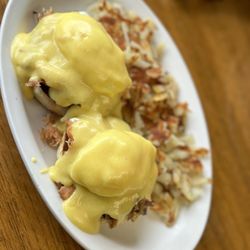 Tammy D's Cafe & Bakery - Smoked Salmon Egg Benedict
