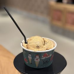 Salt & Straw - Thanksgiving's vegan seasonal flavor: ginger cookie pumpkin pie