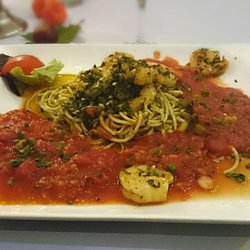 Zum Klausenberg - Spaghetti mit Riesengarnelen und Tomatensugo - absolut zu empfehlen!