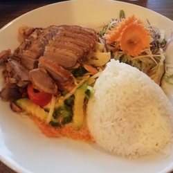 MAMA DANG - Duck in red curry sauce, excellent!