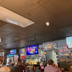 Lucky's Burger Shack - Bar area