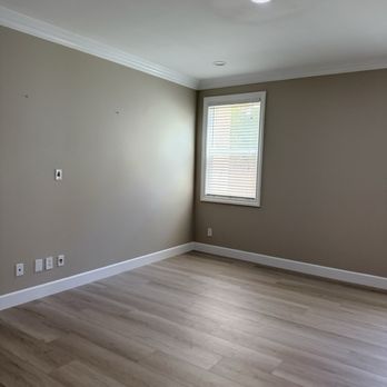 J&L Innovative Flooring - Laminate floor in living room - Flooring Near Me - Glendora, California J&L Innovative Flooring - Laminate floor in living room - Flooring Near Me - Glendora, California