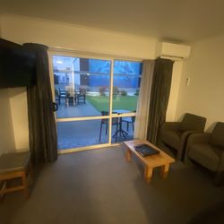 White Morph Motor Inn - ...