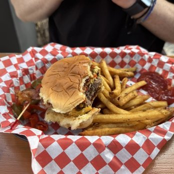Bärchen Beer Garden - Burger - Beer Gardens Near Me - Omaha, Nebraska Bärchen Beer Garden - Burger - Beer Gardens Near Me - Omaha, Nebraska
