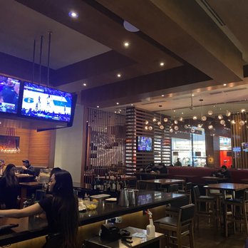 Moxies Square One Restaurant - Canadian (New) Near Me - Mississauga, Ontario Moxies Square One Restaurant - Canadian (New) Near Me - Mississauga, Ontario