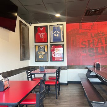 Johnny's Pizza House - Pizza Near Me - Winnfield, Louisiana