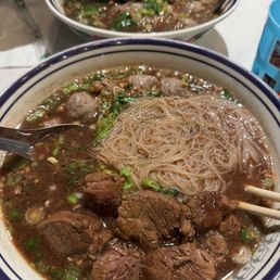 Braised beef and vermicelli boat noodles.