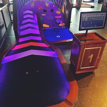 Par 3 - Mini Golf Near Me - Newport, Kentucky