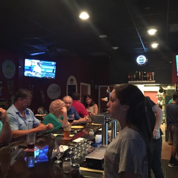 The Crafty Crust - A busy Saturday evening around 7:30 - Bars Near Me - Tequesta, Florida