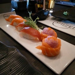 Shizen - Sake nigiri, maguru nigiri and salmon, rice and fish eggs nigiri