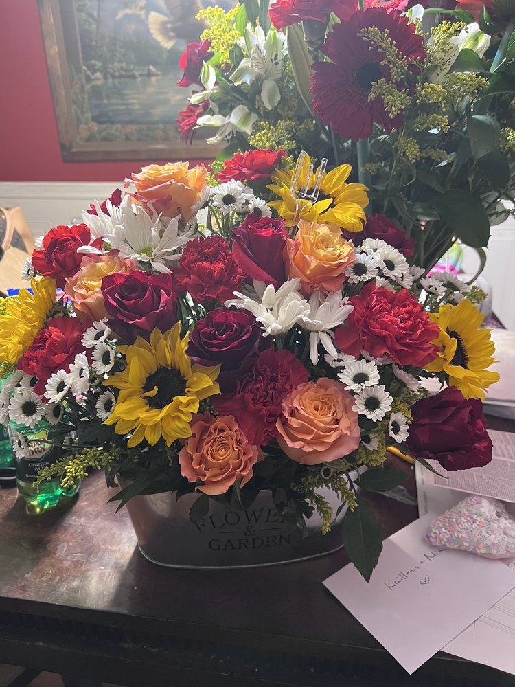 JILL’S FLOWER SHOP 27 Photos 226 Union St, Millis, Massachusetts