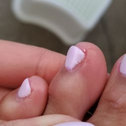 Lavish Nail Bar and Organic Spa - More uneven paint job.