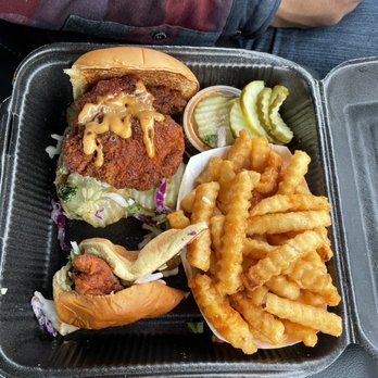 Dave's Hot Chicken - Chicken Shop Near Me - Menomonee Falls, Wisconsin