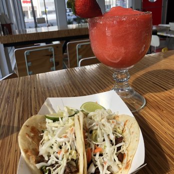 Salsa Limón - El Capitan taco with asada, El Capitan taco with pastor, strawberry margarita - Tacos Near Me - Dallas, Texas Salsa Limón - El Capitan taco with asada, El Capitan taco with pastor, strawberry margarita - Tacos Near Me - Dallas, Texas
