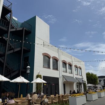 La La Land - Located in a beautiful area with Fantastic outdoor seasoning - Coffee & Tea Near Me - Newport Beach, California