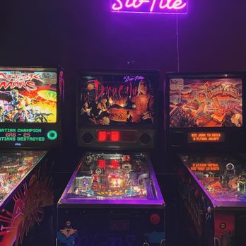 Sit Tite - 6 pinball machines: 75 cents or $1 per game - Italian Near Me - Portland, Oregon