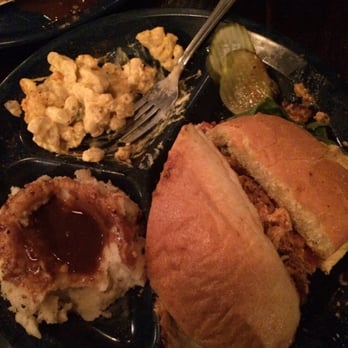 Dinosaur Bar-B-Que - Pulled chicken with mac and mash. - Barbeque Near Me - Brooklyn, New York Dinosaur Bar-B-Que - Pulled chicken with mac and mash. - Barbeque Near Me - Brooklyn, New York