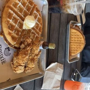 Bruxie - Delicious!!! - Chicken Shop Near Me - Long Beach, California