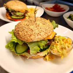 Biergarten Friedensstadt - Peacetown-Burger
